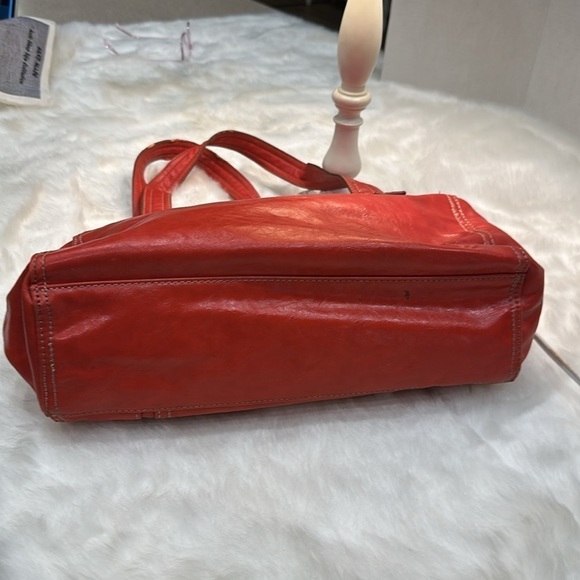 Vintage Sag Harbor Red, soft faux leather double adjustable shoulder straps - Picture 9 of 13